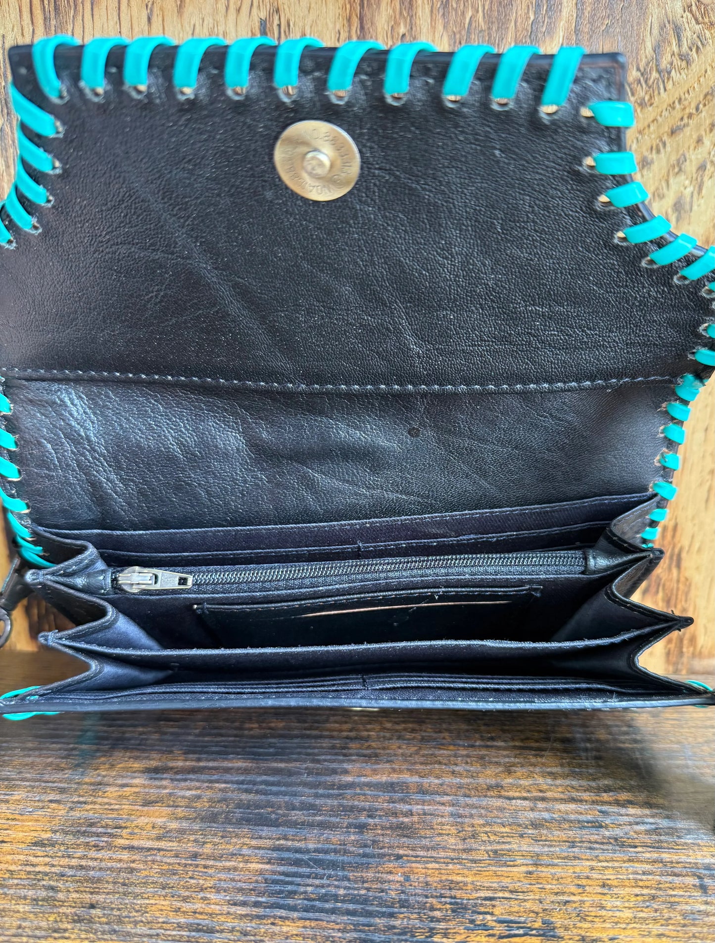 Crista Wallet - Twisted Charm