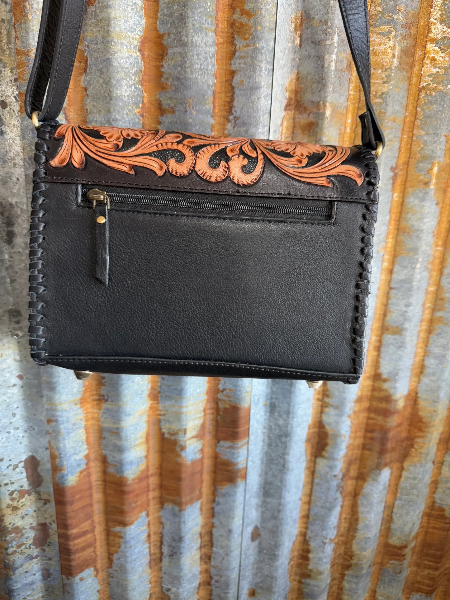 Classy Fair/ Black Stain - Twisted Charm