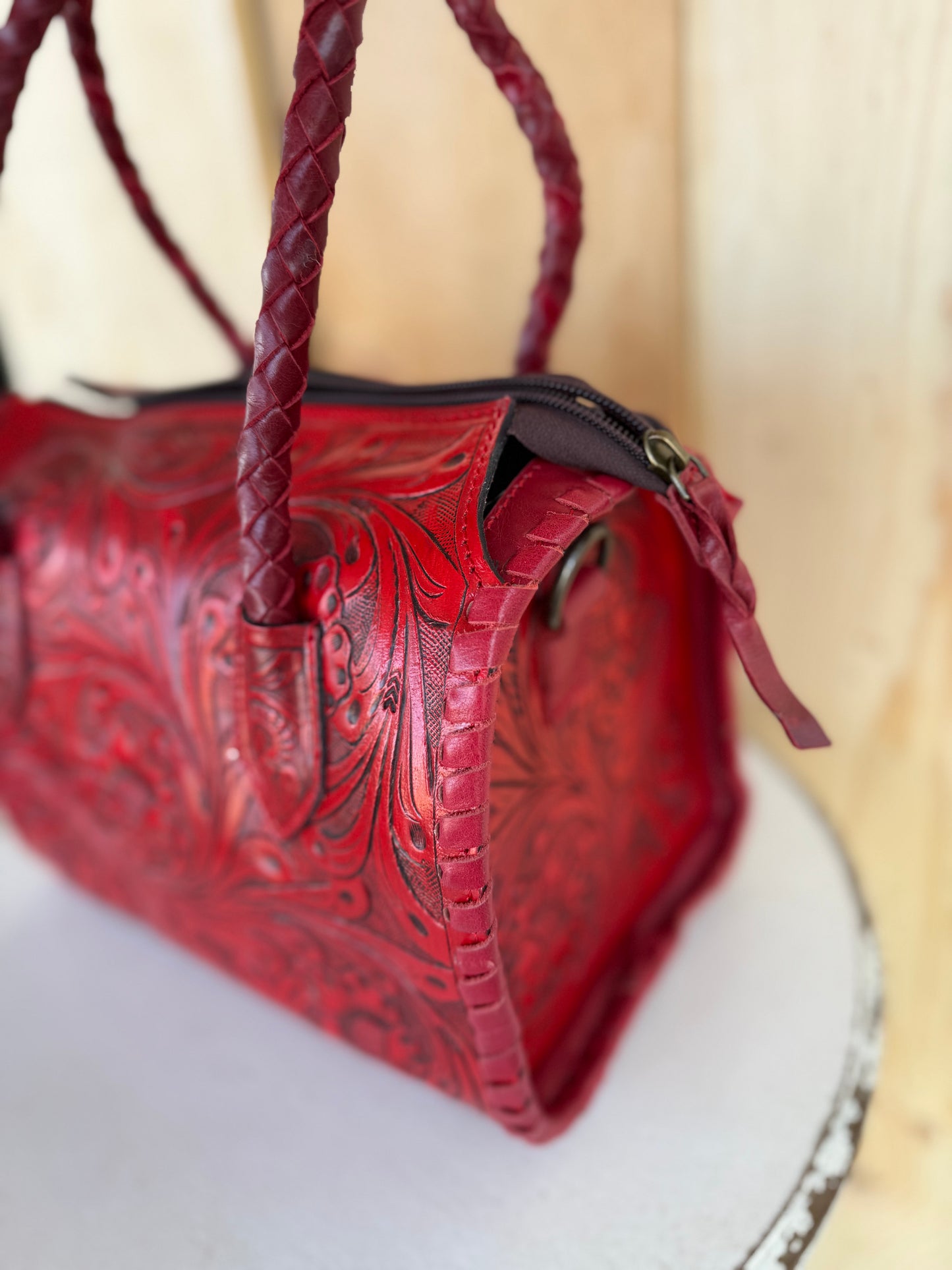 Red Tooled Speedy (Medium)
