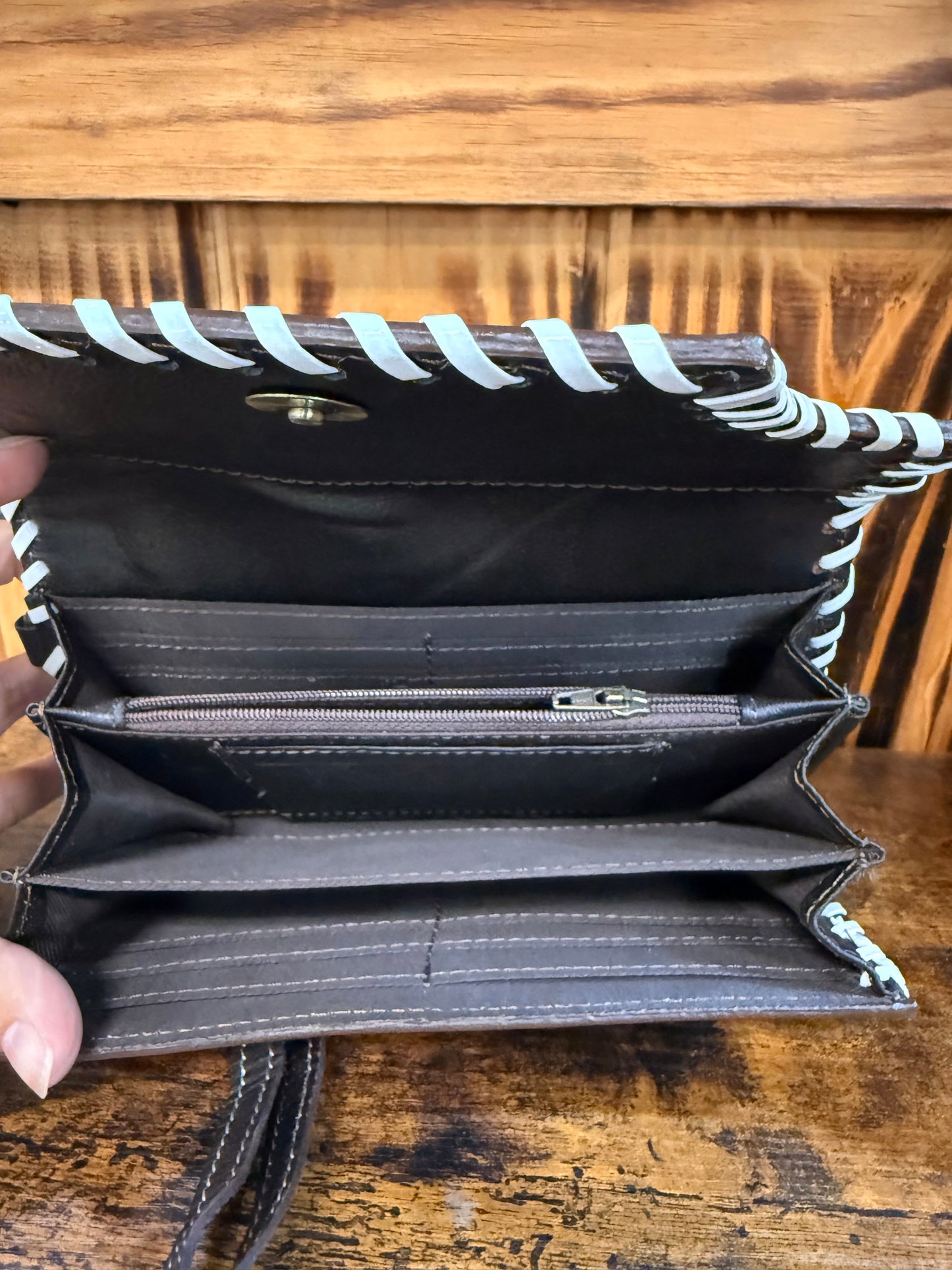 Crista Wallet/White Stitch