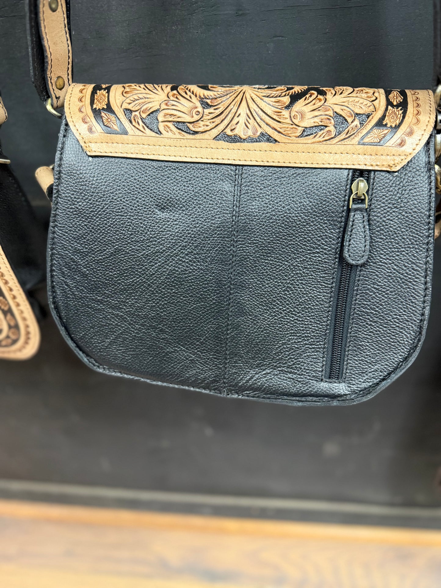 Shiona Crossbody Black Inlay