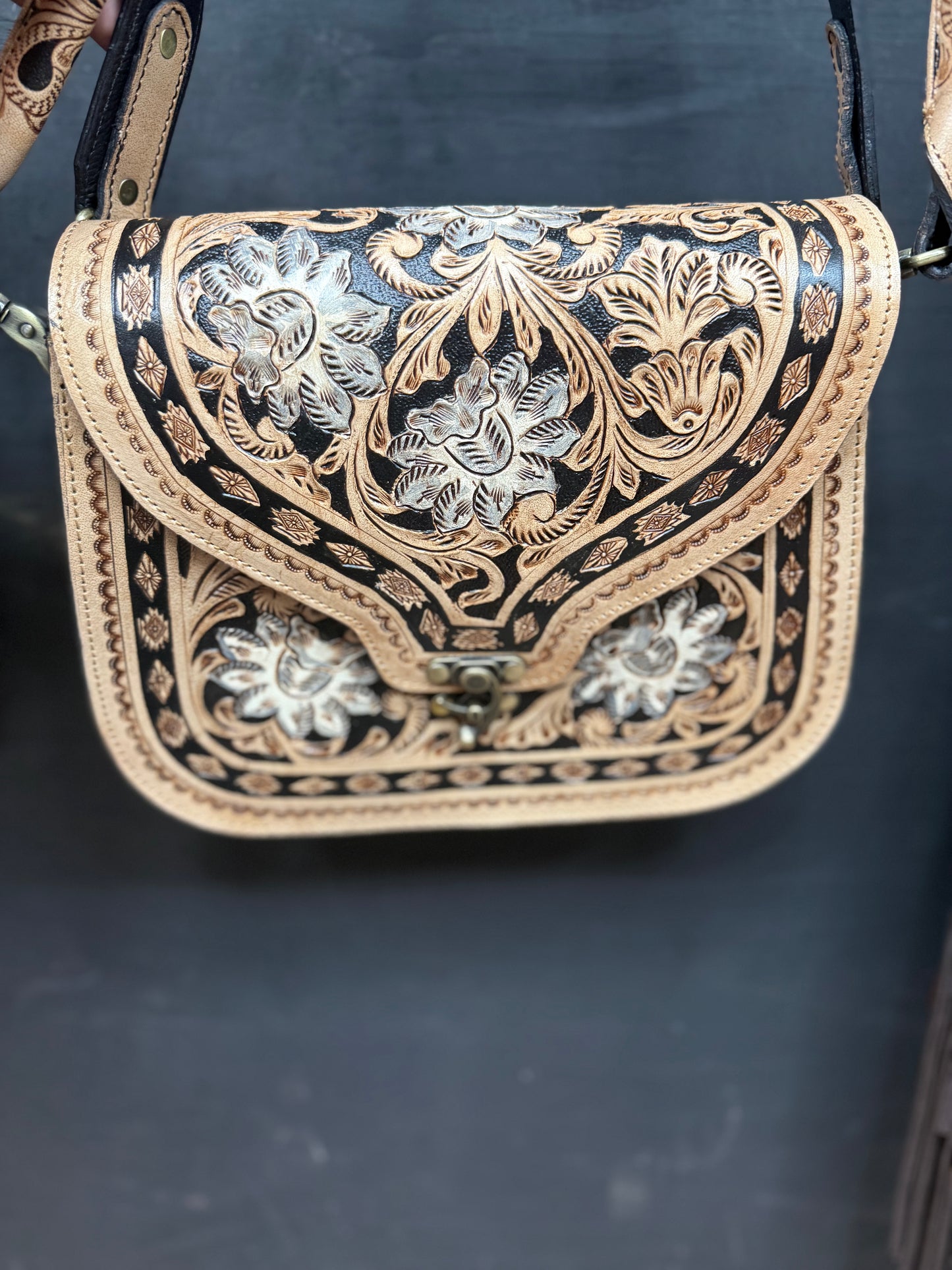 Shiona Crossbody Black Inlay