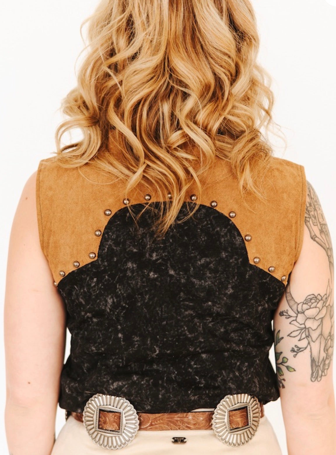 BLACK MINERAL WASH SUEDE YOKE VINTAGE STUDDED SLEEVELESS SHIRT