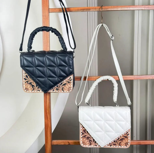 Layla Clutch White/Black - Twisted Charm 